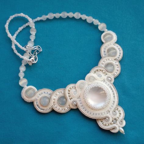 Kremowy Naszyjnik-kolia sutasz