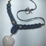 Naszyjnik z zawieszką z kwarcu różowego w kształcie serca. - Zdjęcie nr4