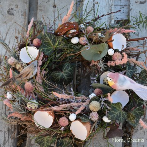 Wianek wiosenno wielkanocny naturalne  kwiaty