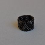 Pierścionek koralikowy czarny 9 - czarny pierścionek