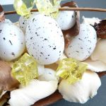 Gniazdo w kwiatach z kryształkami - 