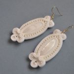 Kolczyki białe z masą perłową - kolczyki na prezent