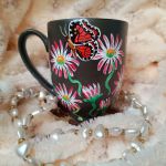 Ręcznie malowany epickie stokrotki i motyle kubek 400 ml. - ręcznie malowane