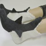 Rekiny skarpetki -zjem Twoje stopy grafit ;) - knit shark