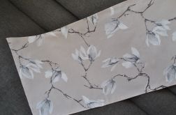 Bieżnik 40 x 110 cm - magnolie na beżu