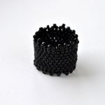 Pierścionek koralikowy czarny 3 - pierścionek może być idealnym prezentem