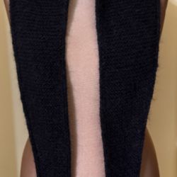 Szalik czarny trójkątny