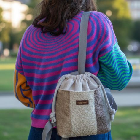 Mały workoplecak beżowo-szary baranek