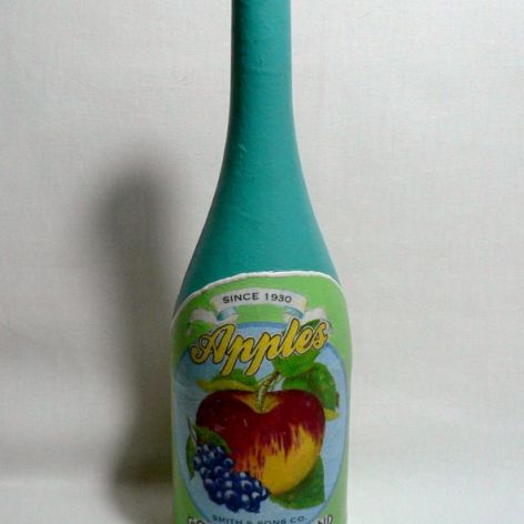 Butelka z owocową etykietą