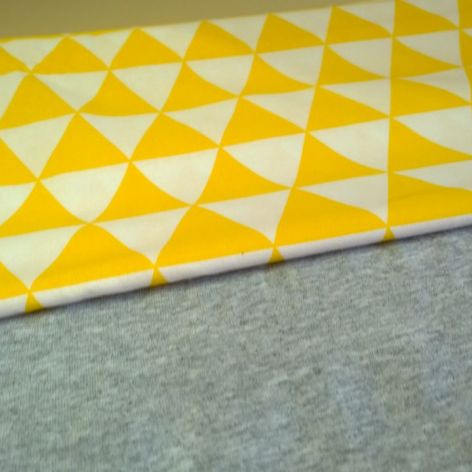Kocyk szary w żółte trójkąty 100x150cm