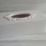Biały chustecznik z ornamentem - Drewniane pudełko na chusteczki