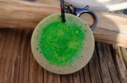 Brelok artystyczny z żywicy – zielona energia