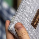 Jasnoszare etui na klucze jodełka - 