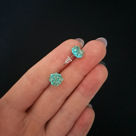 Małe miętowe sztyfty z kryształków i stali nierdzewnej