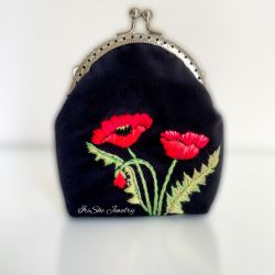 Portmonetka damska welurowa Maki z haftem ręcznym, saszetka mała