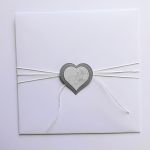 Kartka na Komunię ręcznie robiona z sercem - Pamiątka Komunii w ozdobionej kopercie