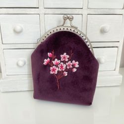 Portmonetka oberżynowa Sakura haftowana