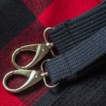 Czarno-czerwona torba z kominem do wózka w kratę - 