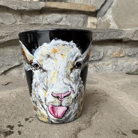 Czarny, porcelanowy kubek ręcznie malowany Redyk