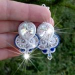 Kolczyki sutasz Queen kremowe - 