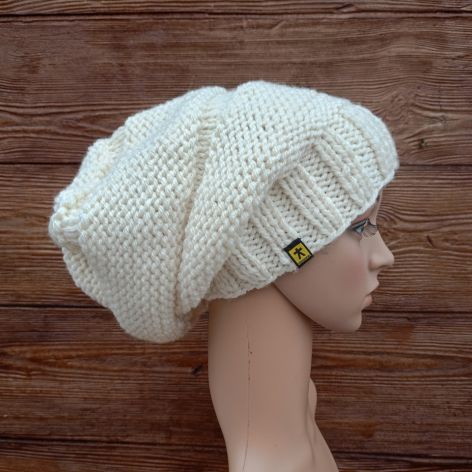 Kremowa czapka czapa 