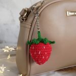 Brelok truskawka, Brelok do kluczy, Brelok dla dziecka, Zawieszka truskawka - Idealna zawieszka do torebki.