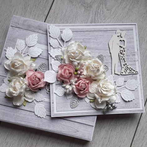 Kartka ślubna wraz z pudełkiem kwiaty deski