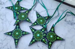 Świąteczne gwiazdki – ręcznie malowane zawieszki na choinkę