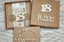 Kartka w pudełku na 18 urodziny,drewno,kraft