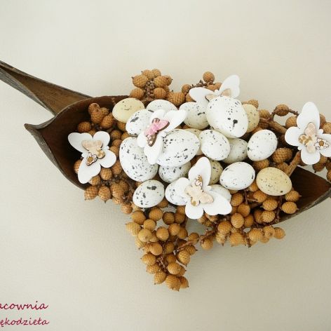 Gniazdo obfitości z motylami