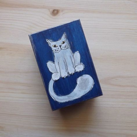 Pudełko malowane małe - Kotek w granatowym