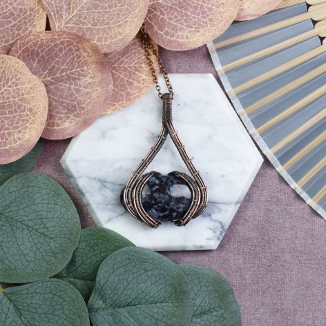 Miedziany wisiorek wire wrapping z jaspisem Garboo #528