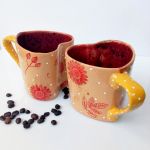Ceramiczne kubki handmade - Folkowe serca - wzory kwiatów są lekko wypukłe