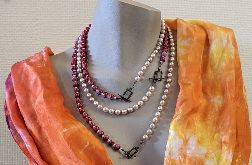 Naszyjnik z trzech sznurów ze szklanych koralików w kolorze czerwonym i koralików z recyklingu w kolorze perłowym