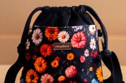 Czarna listonoszka z kominem z weluru w kwiaty – handmade, unikat