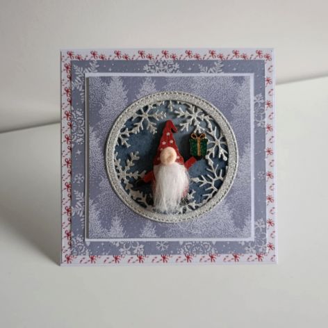 Kartka świąteczna Boże Narodzenie skrzat w śnieżynkach