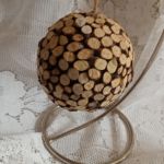 Bombka zdobiona naturalnymi plasterkami - Dekoracja całoroczna