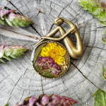 Broszka z kolorowymi kwiatami - biżuteria ręcznie robiona