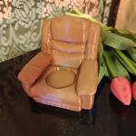 FOTEL Friends PRZYJACIELE pólka sofa do figurek McDonald's Happy Meal 2026 - Z miejscem dopasowanym do podstawki