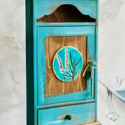 Szafka na klucze, ręcznie malowana, z ceramiką, z duszą i historią