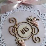 Kartka na Komunię Świętą perełki IHS różowa - 