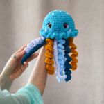Duża meduza niebieska, Maskotka pluszowa, Prezent dla dziecka - Średnica głowy - około 18cm, całkowita długość z mackami to 33 cm.