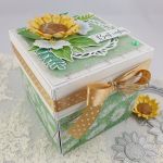Urodzinowy exploding box ze słonecznikami - zamknięte pudełko