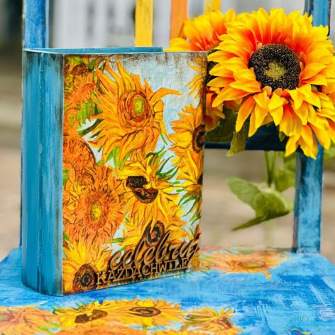 Dekoracyjny kufer książka ze słonecznikami, idealny na prezent, cytat
