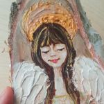 Ręcznie malowany anioł z kwiatami - zblużenie