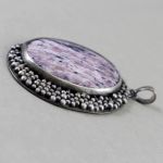 Czaroit w srebrze oksydowanym - wisior - 