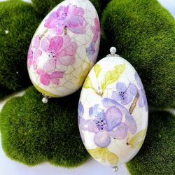 117,Dwa gęsie jajka w pudełku