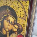 Maryja z dzieciątkiem -obraz religijny II - zbliżenie  boczne