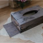 Chustecznik z drewna naturalnego szary - zdjęcie z góry