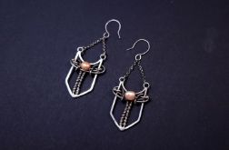 Srebrne kolczyki z różową perłą | Eleganckie kolczyki z motywem miecza